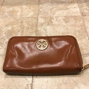 Light Brown Tory Burch leather Wallet!